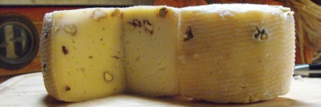 Pecorino Alle Noci, Pinoli,Pistacchi,Pepe Nero stagionato 2 mesi
